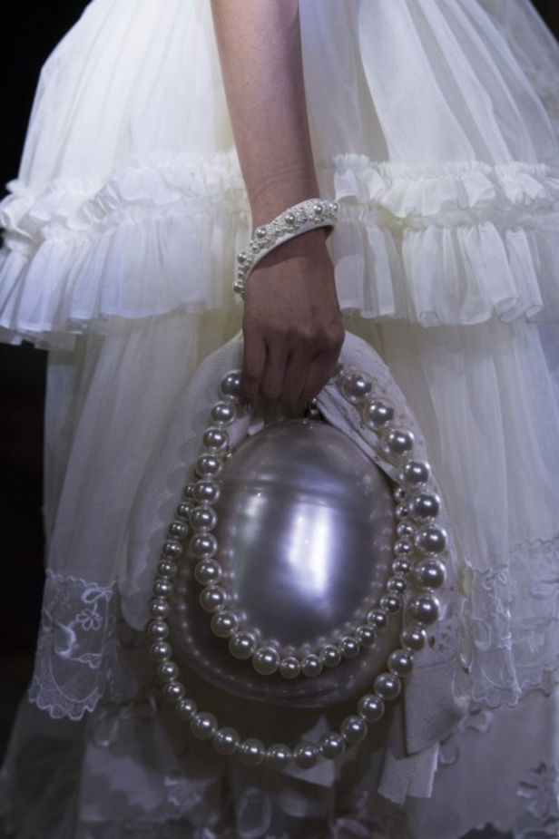 مجموعة Simone Rocha لربيع وصيف 2022 ضمن أسبوع الموضة في لندن