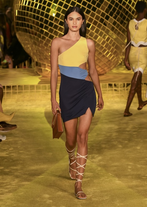 مجموعة ازياء Staud لربيع وصيف 2022 ضمن أسبوع الموضة في نيويورك