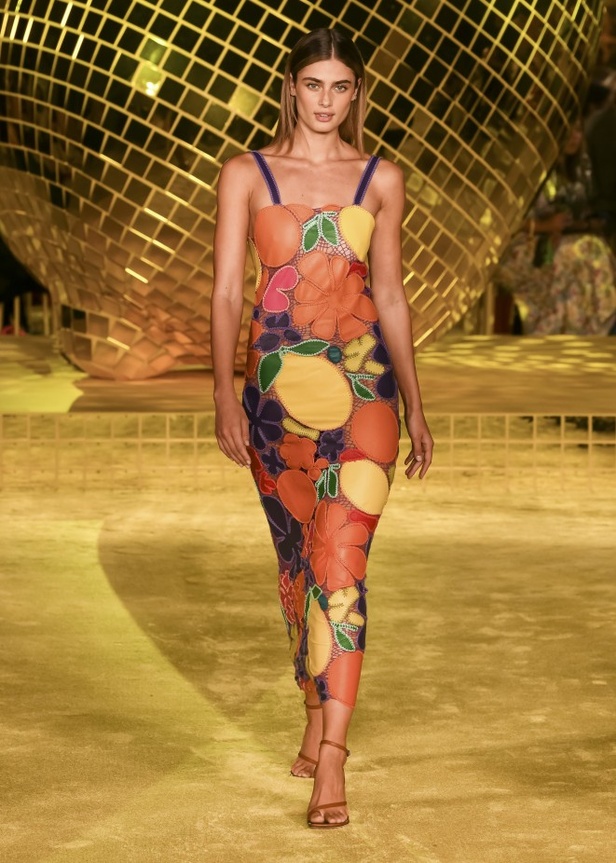 مجموعة ازياء Staud لربيع وصيف 2022 ضمن أسبوع الموضة في نيويورك