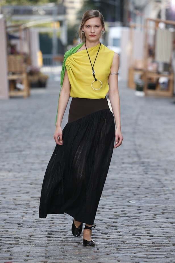 مجموعة توري بورتش لموسم ربيع وصيف 2022