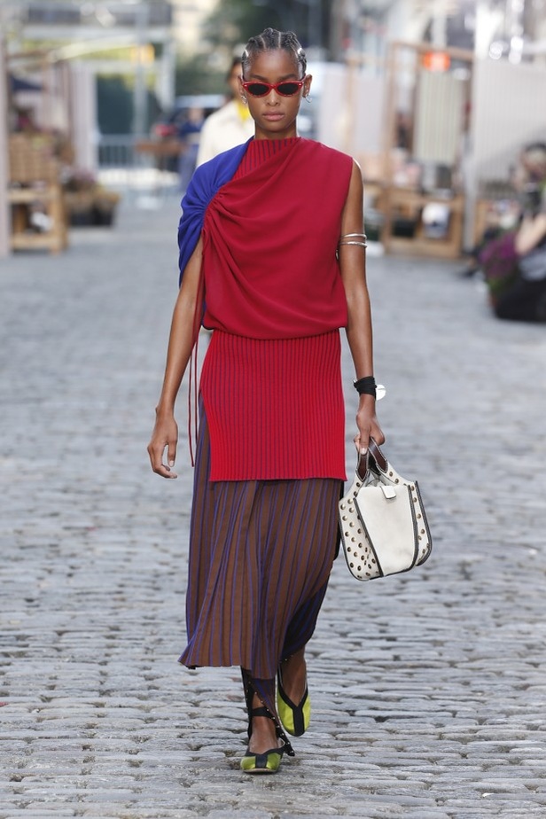 مجموعة توري بورتش لموسم ربيع وصيف 2022