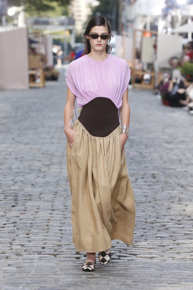 مجموعة توري بورتش لموسم ربيع وصيف 2022