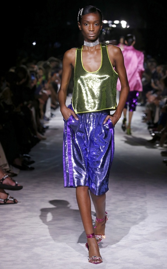 عرض أزياء Tom Ford لربيع وصيف 2022 من أسبوع الموضة في نيويورك