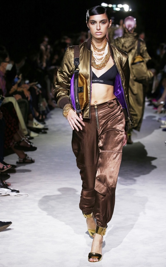 عرض أزياء Tom Ford لربيع وصيف 2022 من أسبوع الموضة في نيويورك