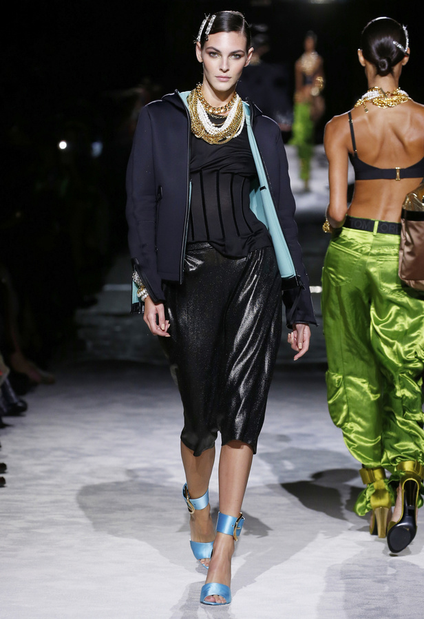 عرض أزياء Tom Ford لربيع وصيف 2022 من أسبوع الموضة في نيويورك