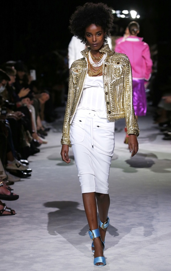 عرض أزياء Tom Ford لربيع وصيف 2022 من أسبوع الموضة في نيويورك