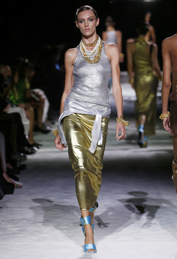 عرض أزياء Tom Ford لربيع وصيف 2022 من أسبوع الموضة في نيويورك