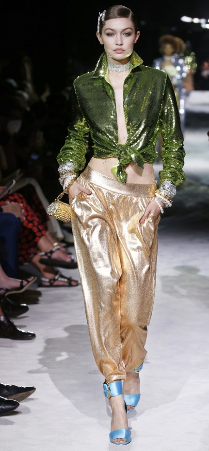 عرض أزياء Tom Ford لربيع وصيف 2022 من أسبوع الموضة في نيويورك