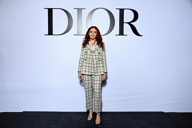 مجموعة Dior لربيع وصيف 2022 عودة بالذّاكرة إلى السّتينات وثورة في إطلالة المرأة 