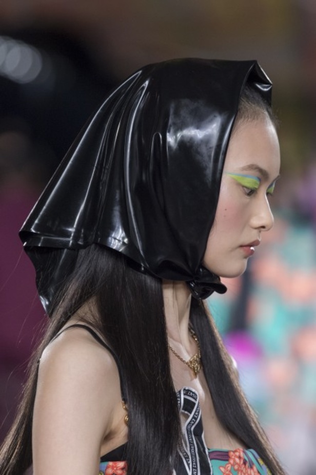 مجموعة فيرساتشي لموسم ربيع وصيف 2022