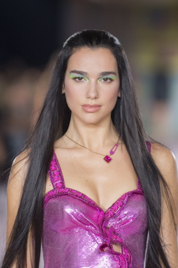 مجموعة فيرساتشي لموسم ربيع وصيف 2022