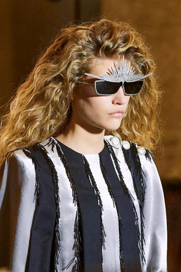 دار أزياء Louis Vuitton تجسّد الترف الفرنسي مع العصرية في مجموعة ربيع وصيف 2022