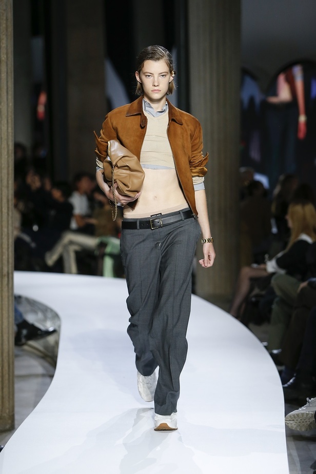 مجموعة Miu Miu لربيع وصيف 2022 من أسبوع الموضة في باريس