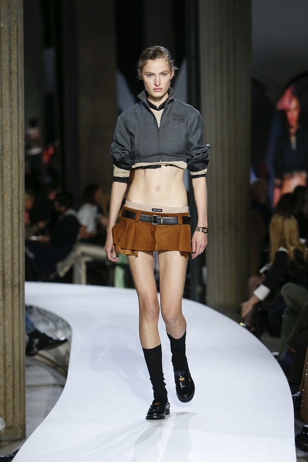 مجموعة Miu Miu لربيع وصيف 2022 من أسبوع الموضة في باريس