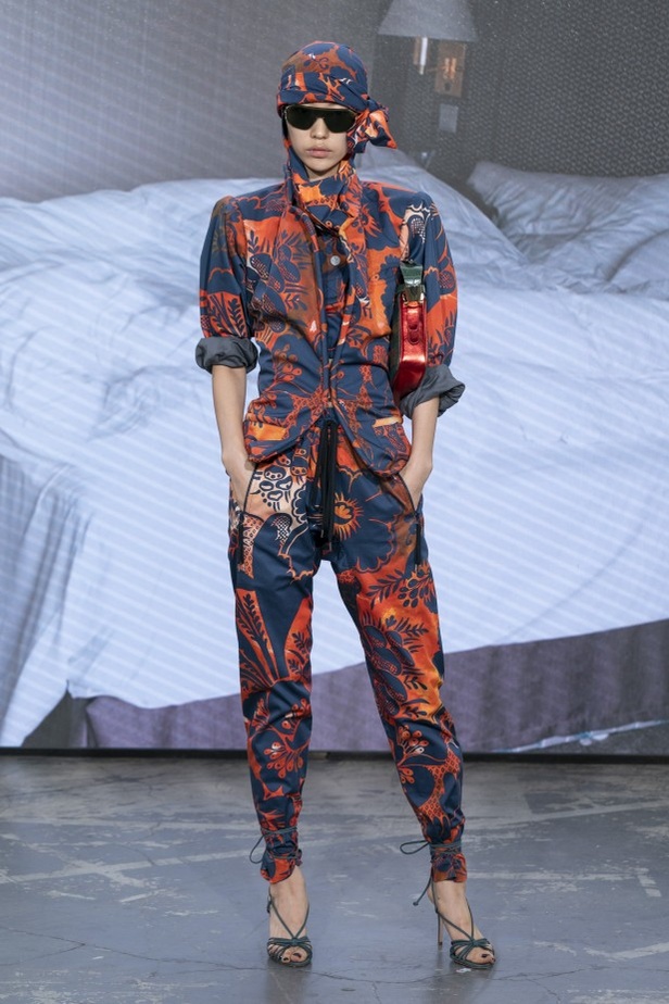 عرض أزياء مجموعة Vivienne Westwood لربيع وصيف 2022 من أسبوع الموضة في باريس