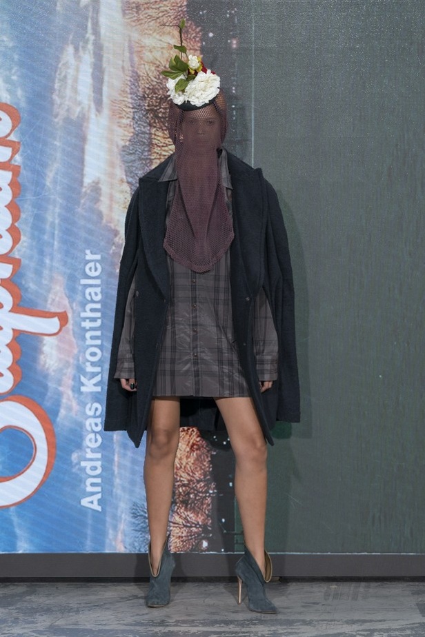 عرض أزياء مجموعة Vivienne Westwood لربيع وصيف 2022 من أسبوع الموضة في باريس