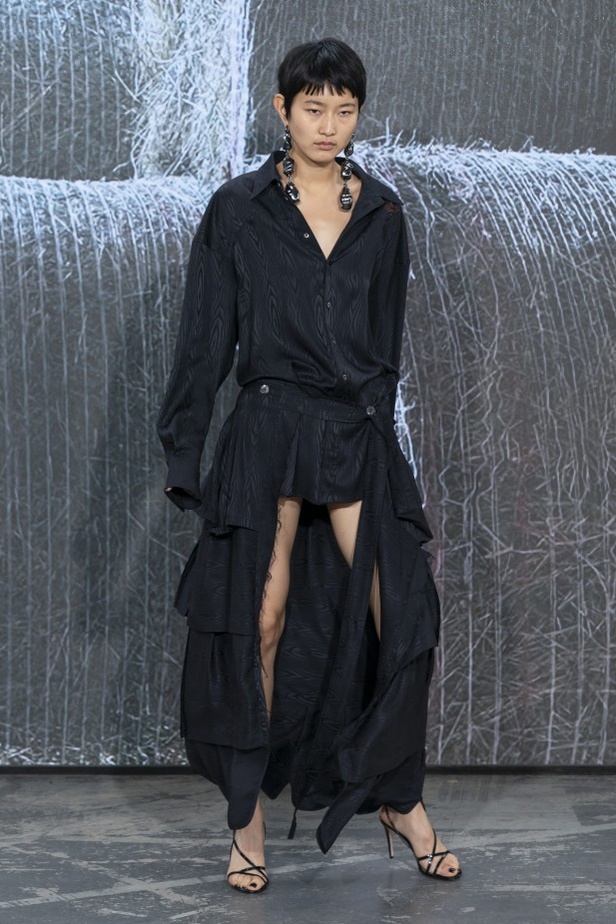 عرض أزياء مجموعة Vivienne Westwood لربيع وصيف 2022 من أسبوع الموضة في باريس