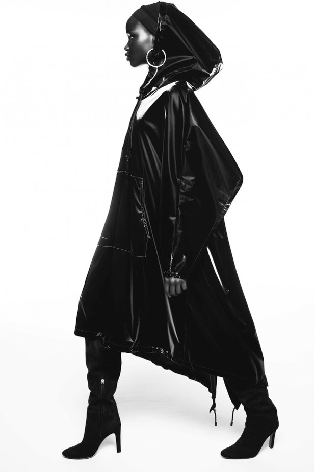 عرض أزياء مجموعة ALEXANDRE VAUTHIER لربيع وصيف 2022 من أسبوع الموضة في باريس