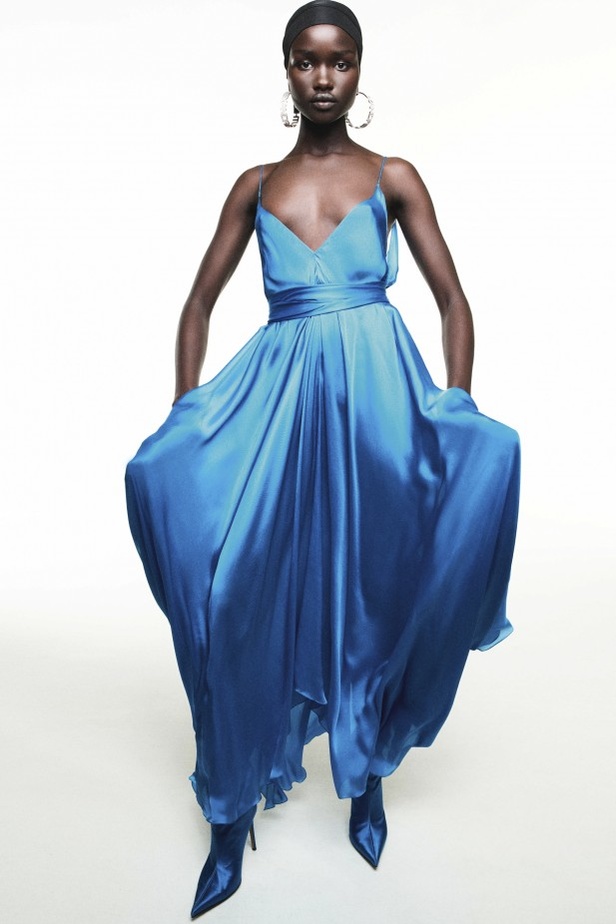 عرض أزياء مجموعة ALEXANDRE VAUTHIER لربيع وصيف 2022 من أسبوع الموضة في باريس