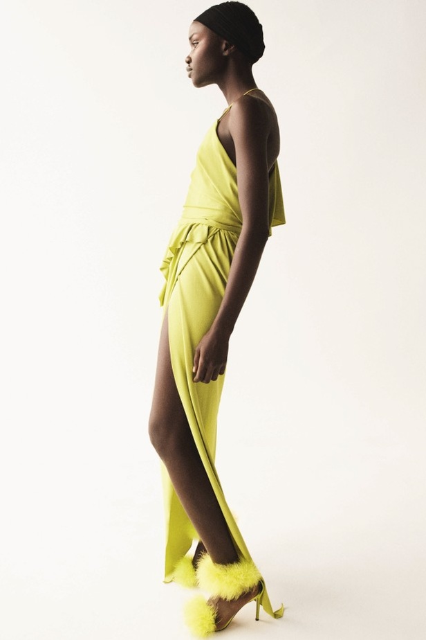 عرض أزياء مجموعة ALEXANDRE VAUTHIER لربيع وصيف 2022 من أسبوع الموضة في باريس