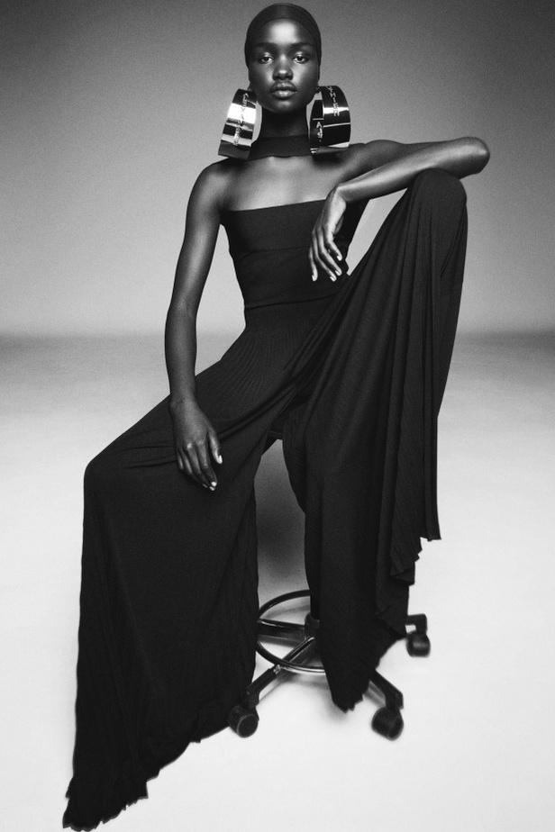 عرض أزياء مجموعة ALEXANDRE VAUTHIER لربيع وصيف 2022 من أسبوع الموضة في باريس