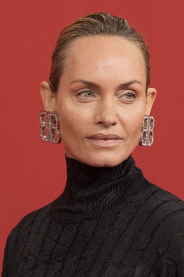 مجموعة بالنسياغا لموسم ربيع وصيف 2022