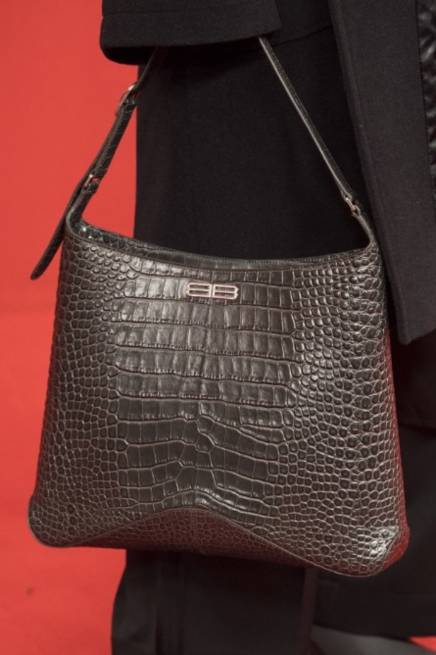 مجموعة بالنسياغا لموسم ربيع وصيف 2022