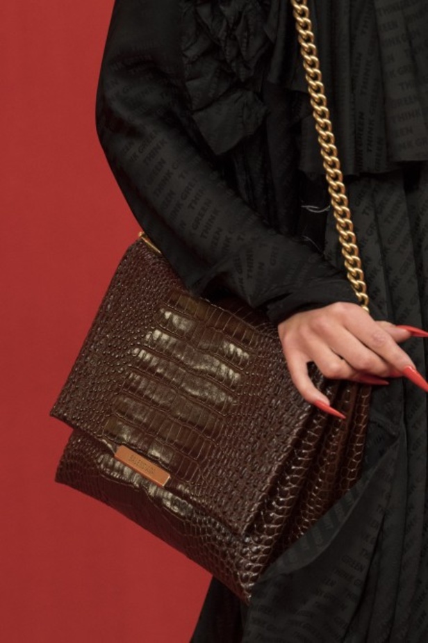 مجموعة بالنسياغا لموسم ربيع وصيف 2022