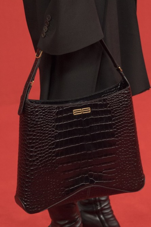 مجموعة بالنسياغا لموسم ربيع وصيف 2022