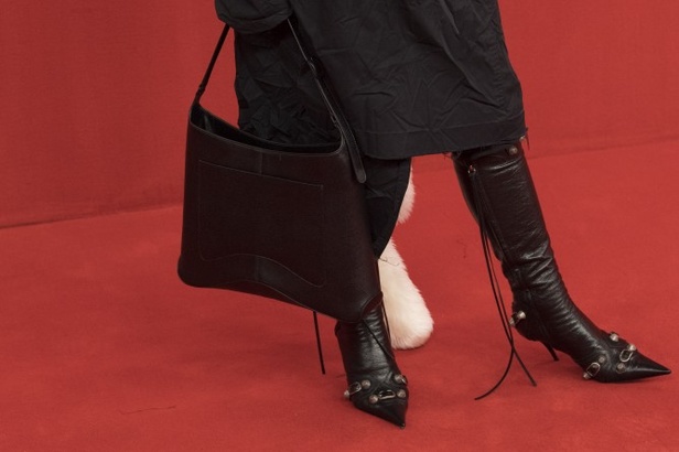 مجموعة بالنسياغا لموسم ربيع وصيف 2022