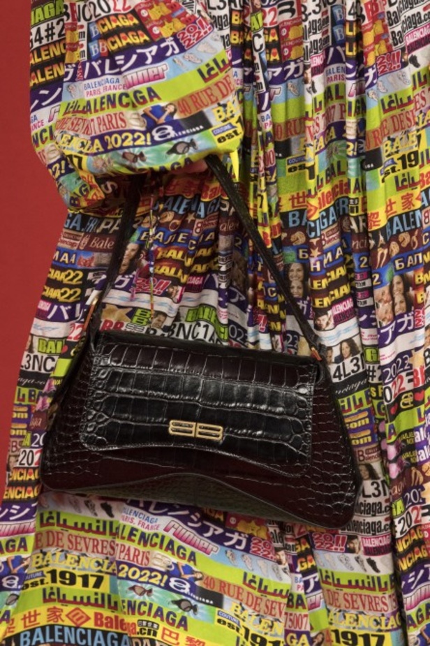 مجموعة بالنسياغا لموسم ربيع وصيف 2022