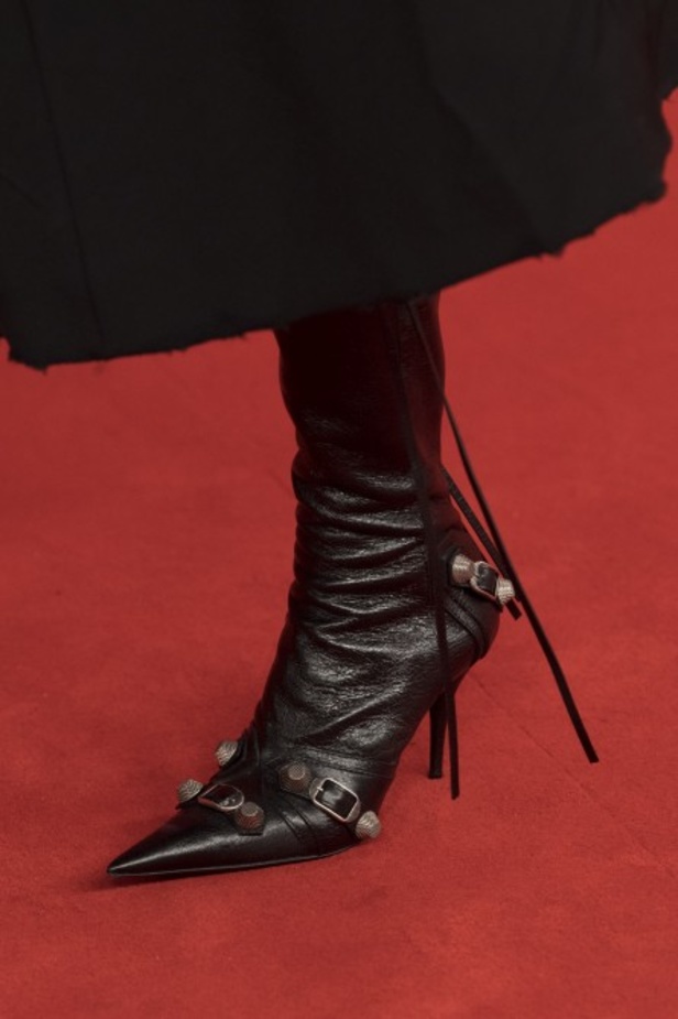 مجموعة بالنسياغا لموسم ربيع وصيف 2022