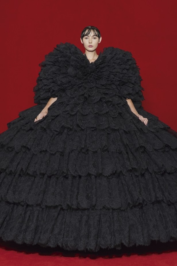 مجموعة بالنسياغا لموسم ربيع وصيف 2022