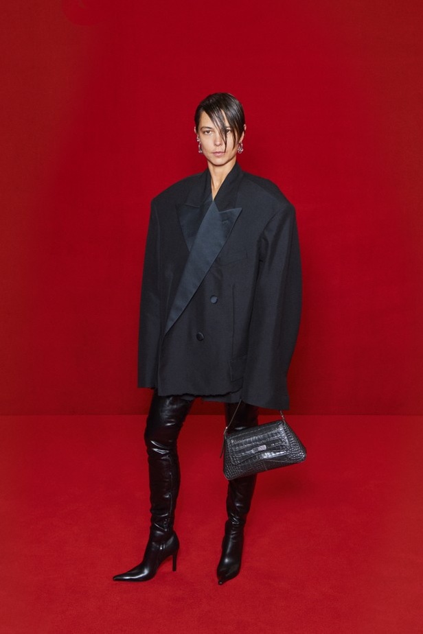 مجموعة بالنسياغا لموسم ربيع وصيف 2022