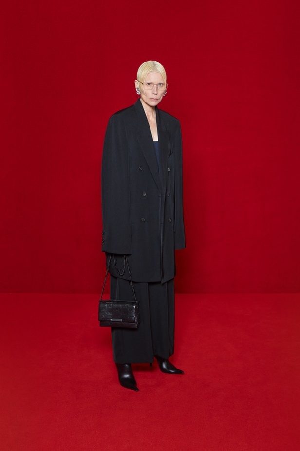 مجموعة بالنسياغا لموسم ربيع وصيف 2022