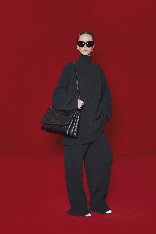 مجموعة بالنسياغا لموسم ربيع وصيف 2022