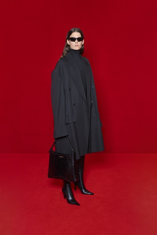 مجموعة بالنسياغا لموسم ربيع وصيف 2022