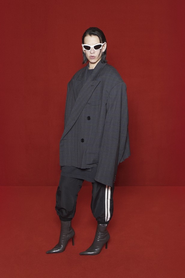 مجموعة بالنسياغا لموسم ربيع وصيف 2022