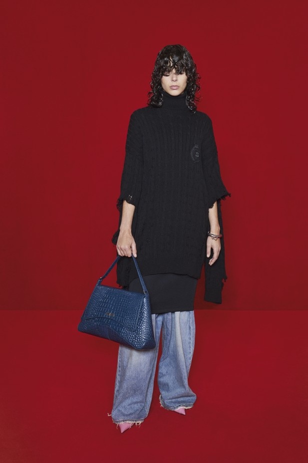 مجموعة بالنسياغا لموسم ربيع وصيف 2022