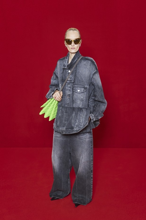 مجموعة بالنسياغا لموسم ربيع وصيف 2022