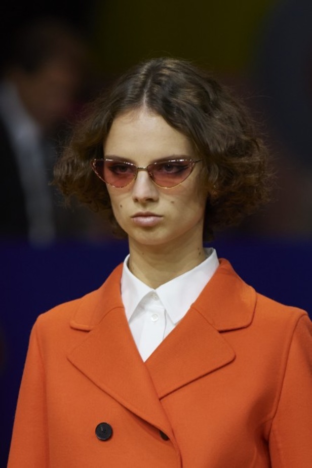 مجموعة Dior لربيع وصيف 2022 عودة بالذّاكرة إلى السّتينات وثورة في إطلالة المرأة 