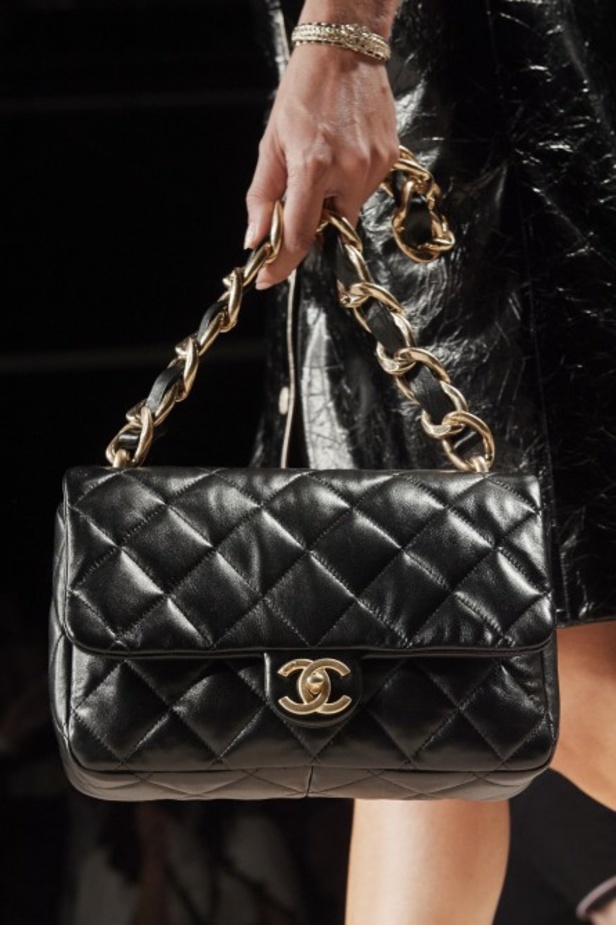 مجموعة CHANEL لربيع وصيف 2022 من أسبوع الموضة في باريس