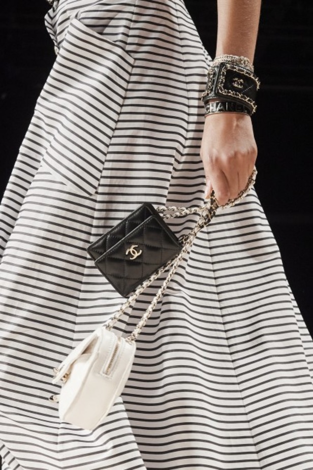 مجموعة CHANEL لربيع وصيف 2022 من أسبوع الموضة في باريس