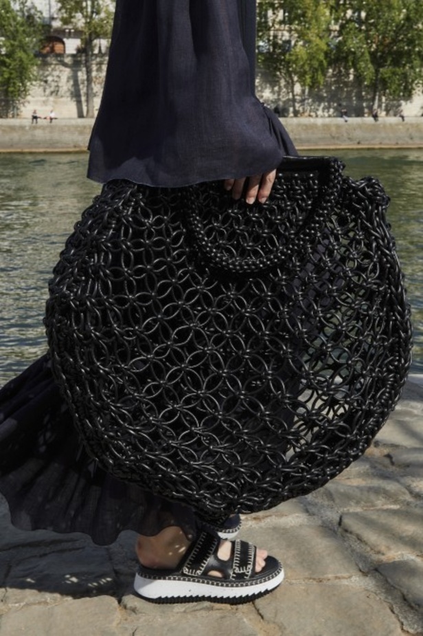 عرض أزياء كلوي لموسم ربيع وصيف 2022