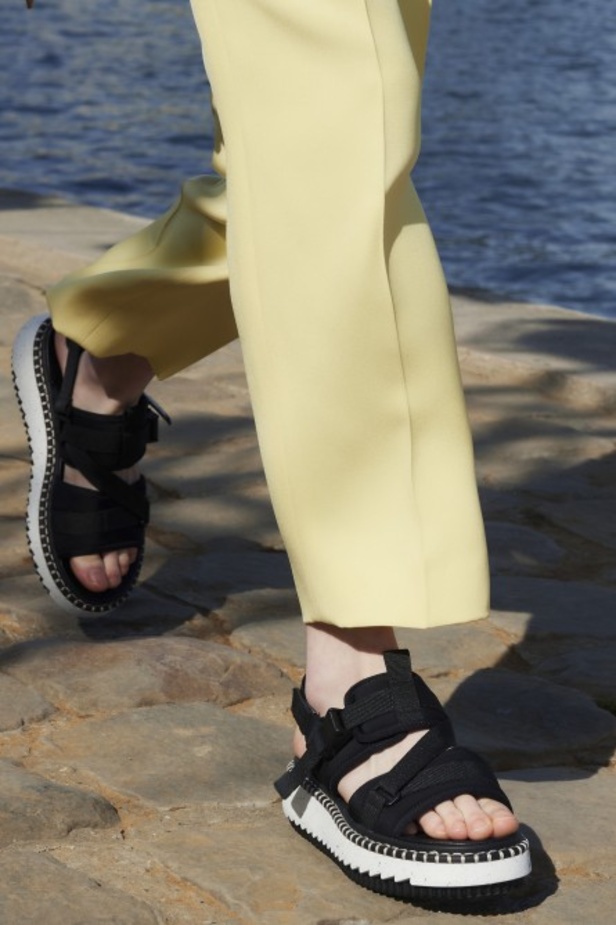 عرض أزياء كلوي لموسم ربيع وصيف 2022