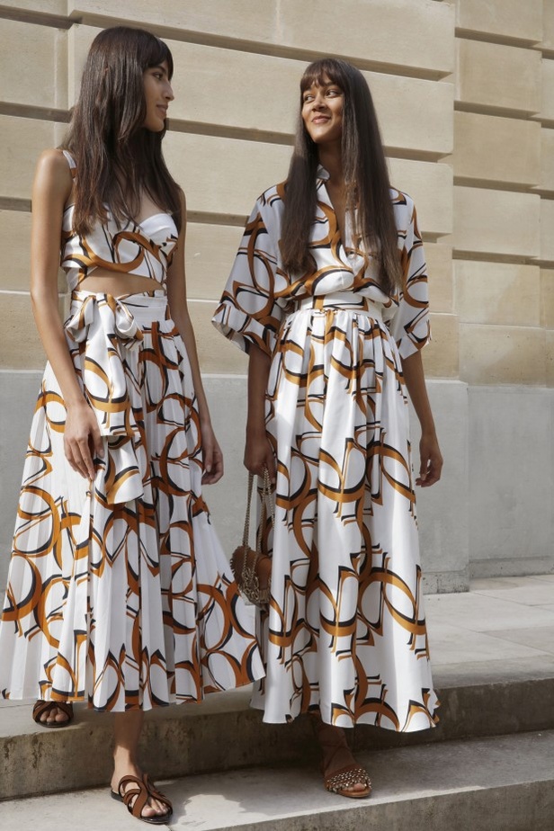 مجموعة إيلي صعب لربيع وصيف 2022 من أسبوع الموضة في باريس