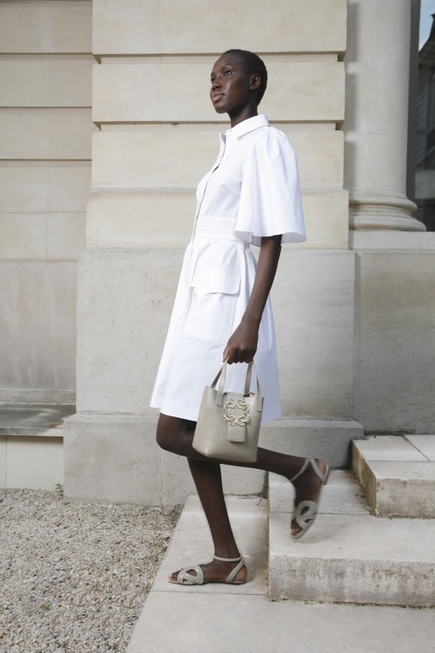 مجموعة إيلي صعب لربيع وصيف 2022 من أسبوع الموضة في باريس