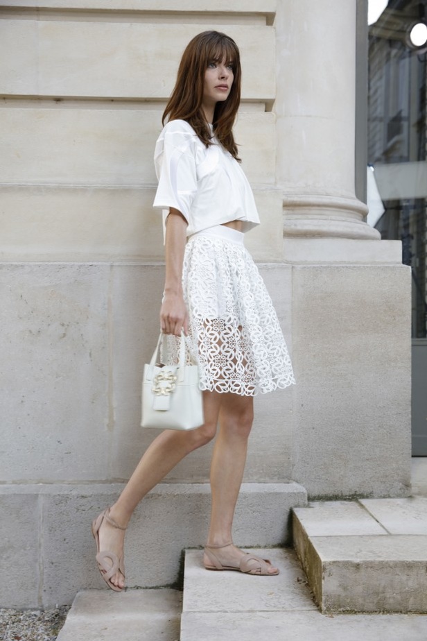 مجموعة إيلي صعب لربيع وصيف 2022 من أسبوع الموضة في باريس