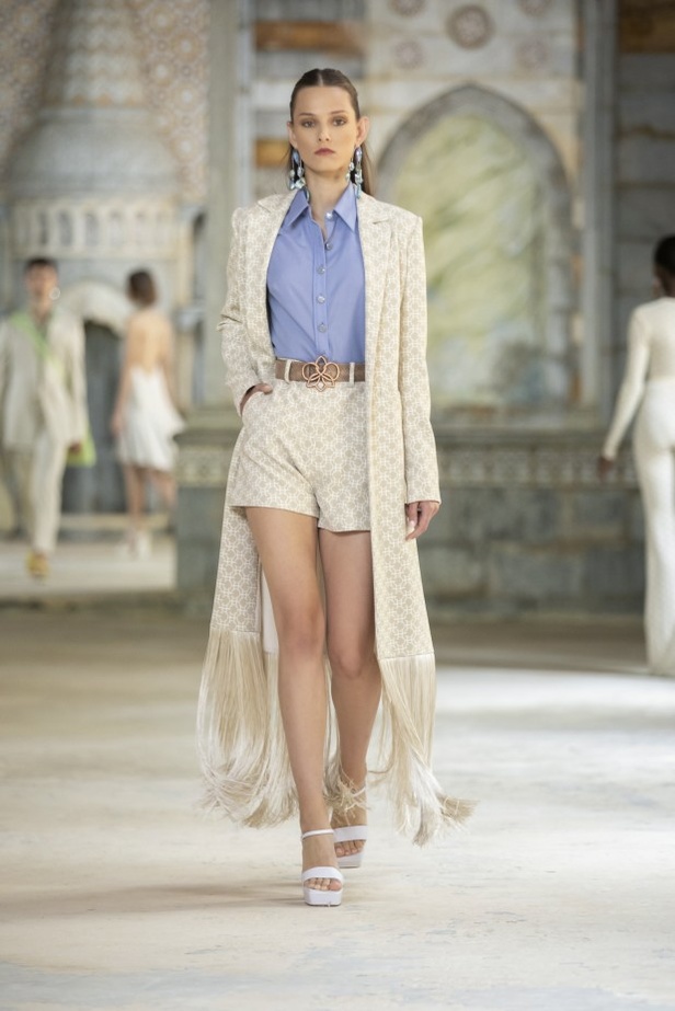 مجموعة أزياء جورج حبيقة لربيع وصيف 2022 بوحي من زهرة الأوركيد