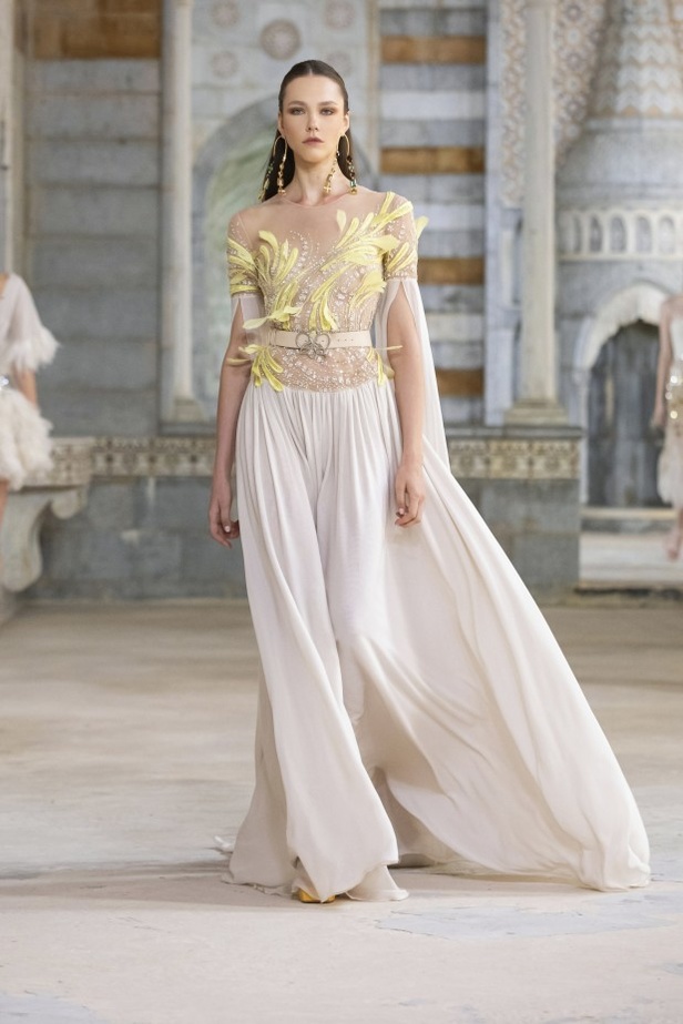 مجموعة أزياء جورج حبيقة لربيع وصيف 2022 بوحي من زهرة الأوركيد